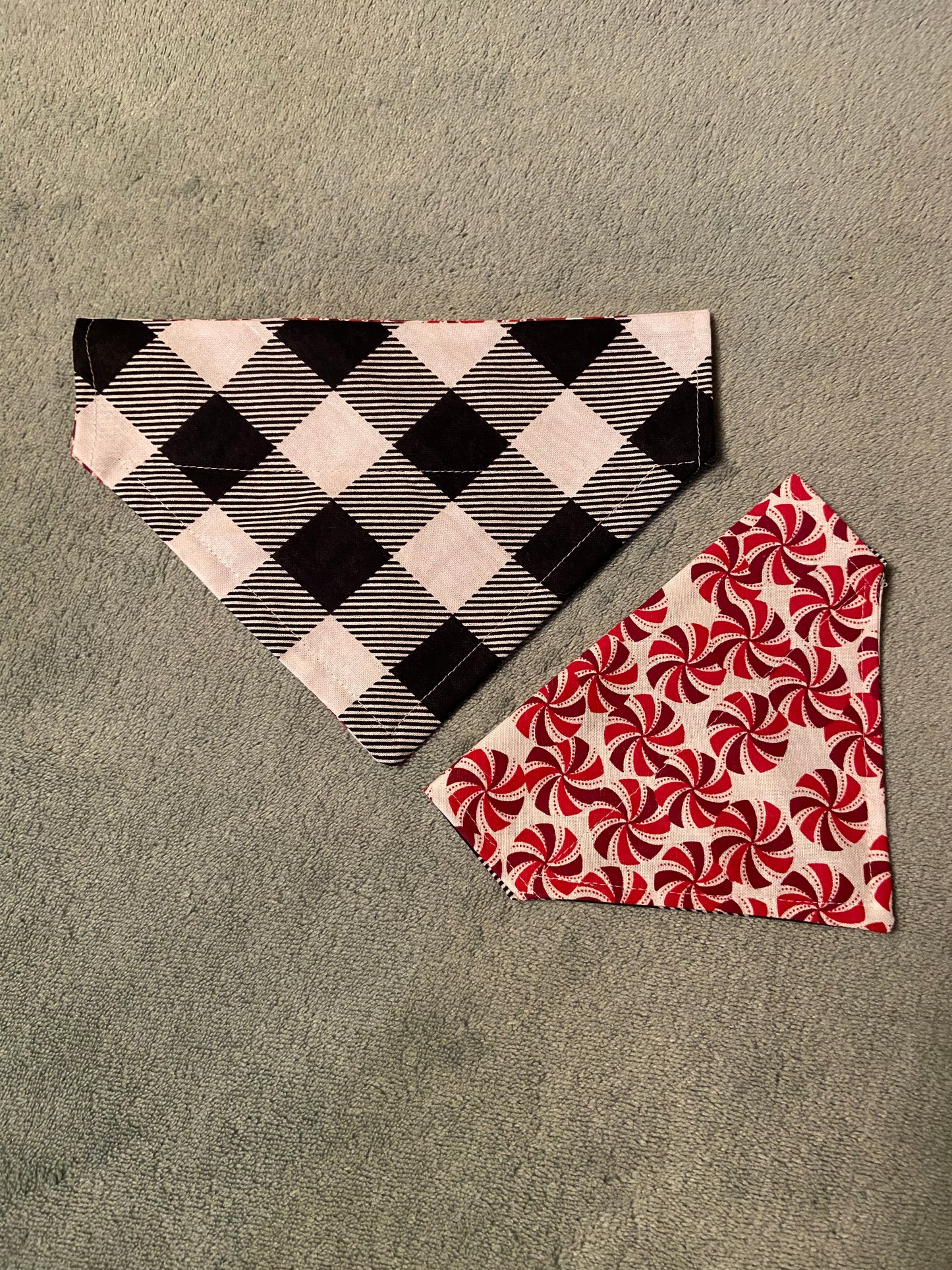 XS 🎄 Christmas Peppermint/Black & White Plaid Bandana