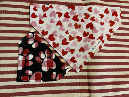 Plaid paw prints / hearts on white