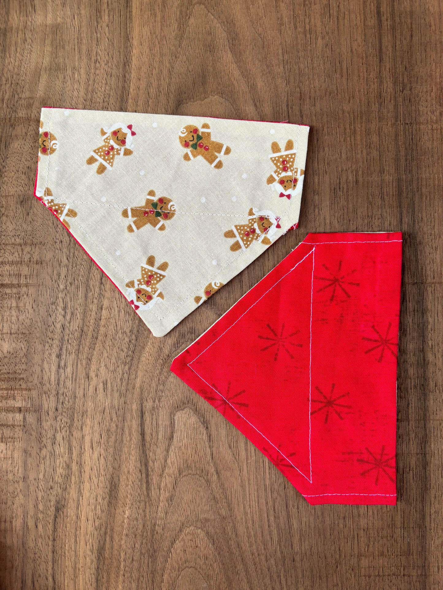 XS 🎄 Gingerbread / Red Stars Bandana