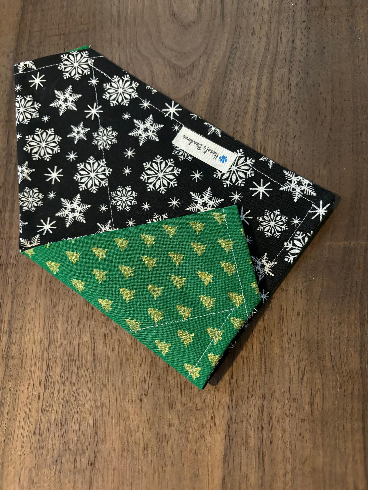 M 🎄 Assorted Christmas Bandanas