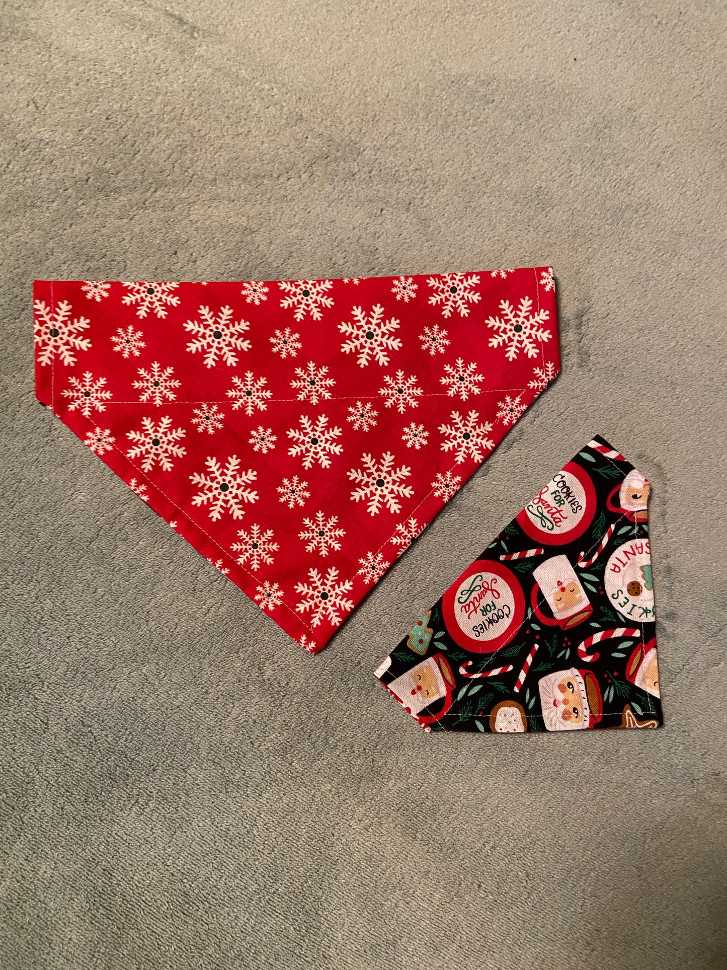 XS & S 🎄 Christmas bandanas (cookies for Santa/red snowflake)