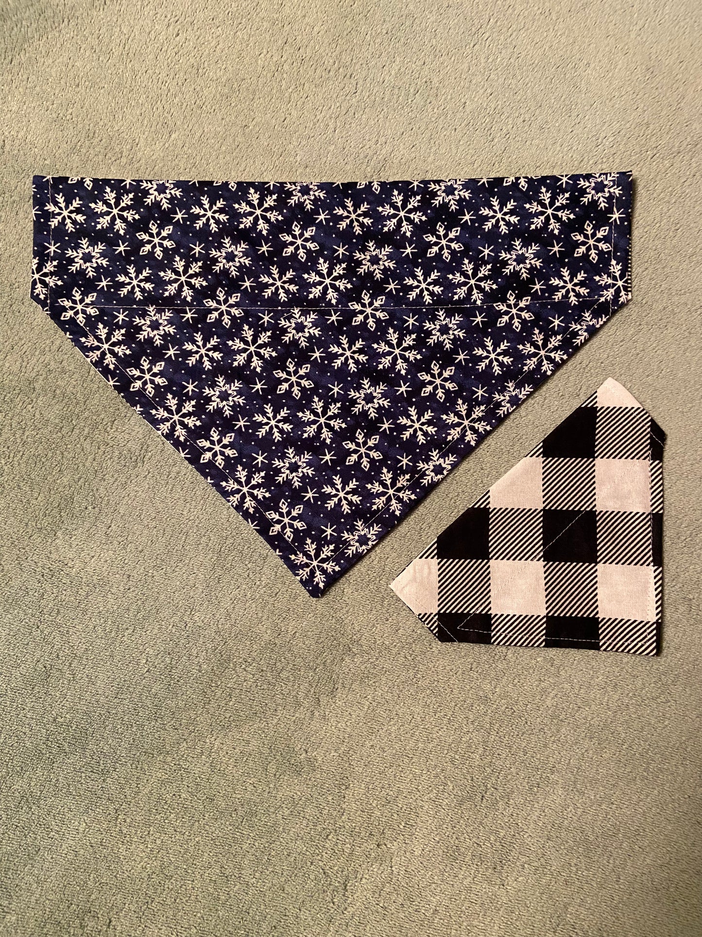 XS & M 🎄 Christmas Blue Snowflake/Black & White Plaid Bandana