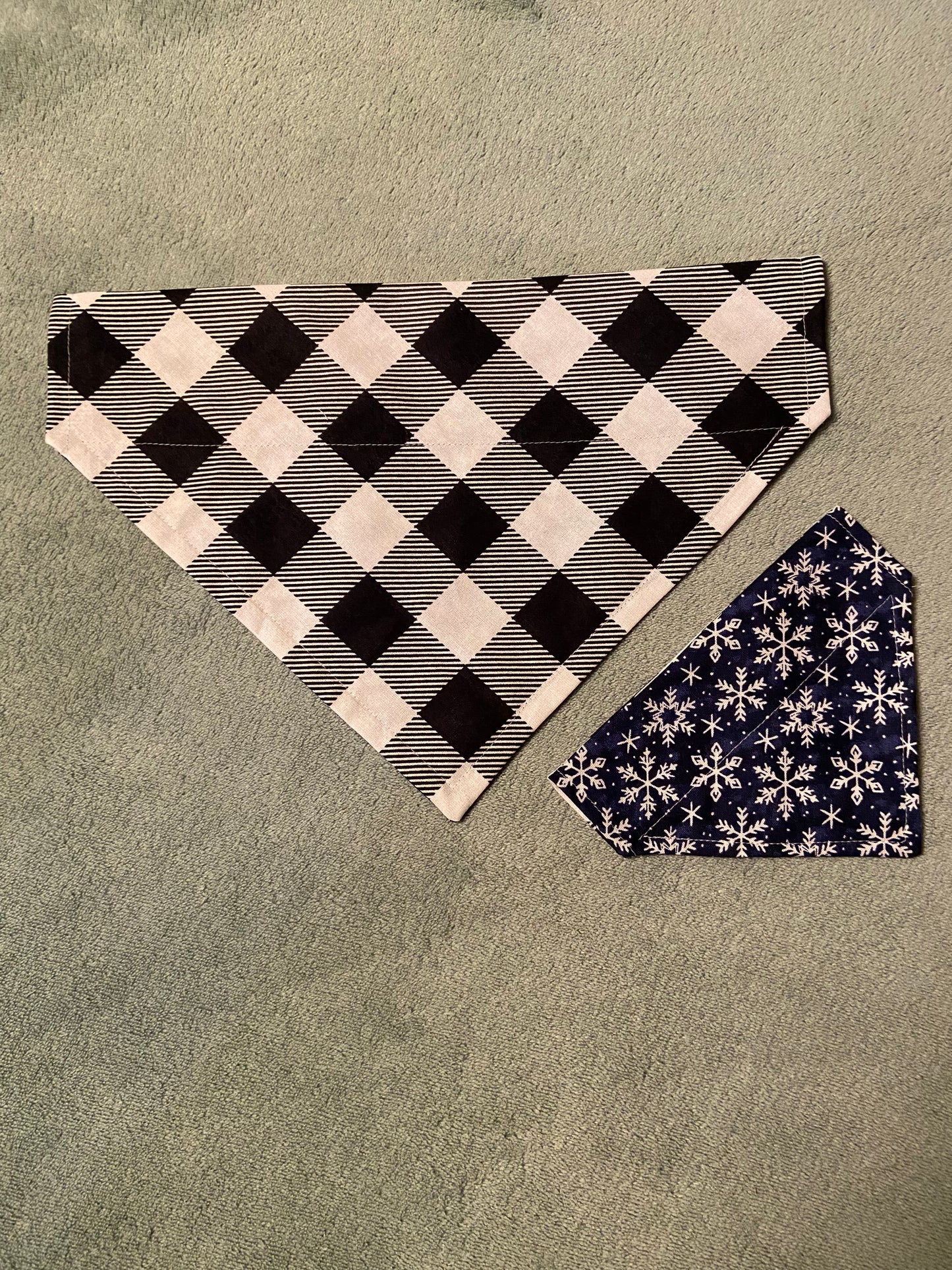 XS & M 🎄 Christmas Blue Snowflake/Black & White Plaid Bandana