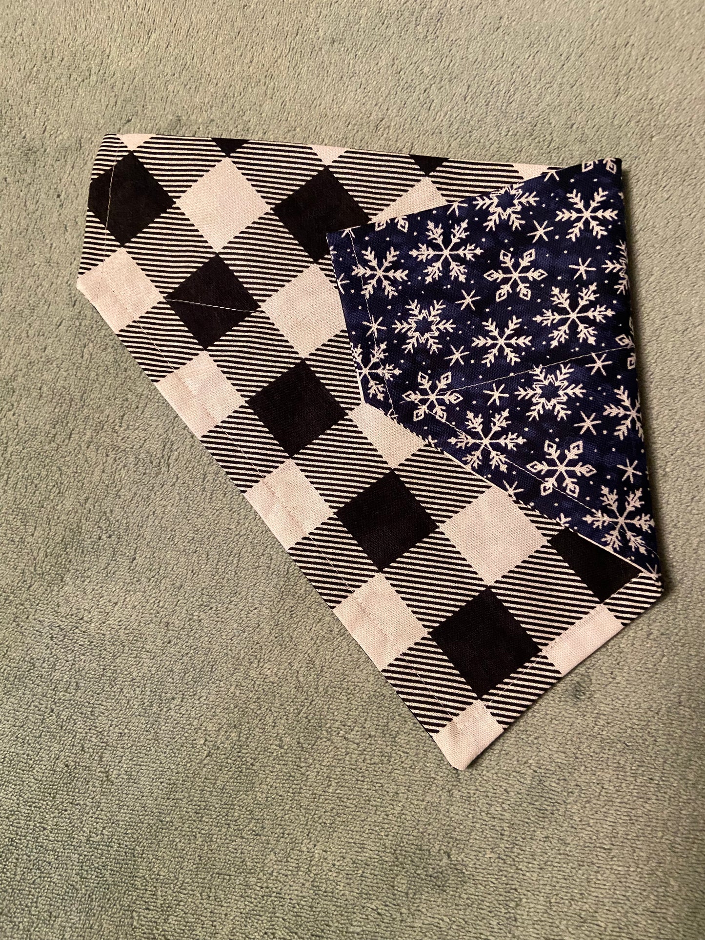 XS & M 🎄 Christmas Blue Snowflake/Black & White Plaid Bandana